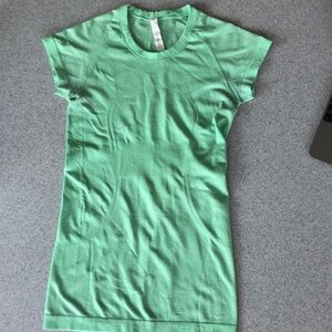 Lululemon Swiftly Tech Short Sleeve sz 4